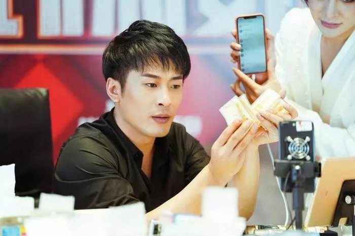 'Vua livestream' thu hơn 300 triệu USD trong 12 tiếng, bằng cả trung tâm thương mại bán cả năm Ảnh 4