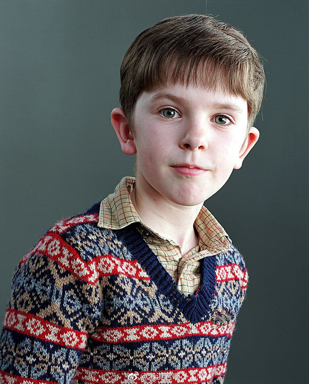 Freddie Highmore thời còn là học sinh trung học