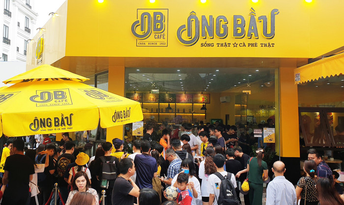 Hàng nghìn người ở Hải Phòng đến chúc mừng Văn Toàn làm ông chủ.