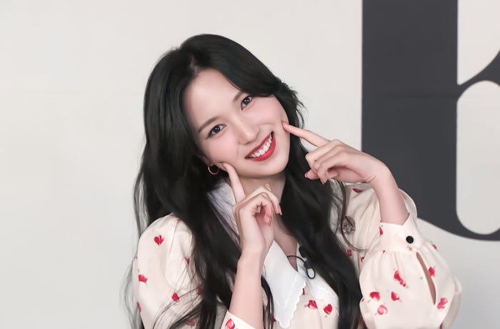 Fan phát hiện ra chi tiết Mina đã 'tiên tri' từ trước chuyện Twice được xuất hiện trong SGK từ một đoạn phỏng vấn trong series TWICE: Seize the Light.