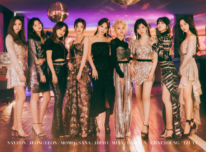 Fan phát hiện thành viên Mina đã 'tiên tri' từ trước chuyện Twice được xuất hiện trong SGK.
