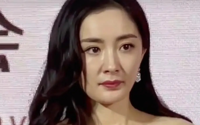 Lên gu thời trang nhưng Dương Mịch lại bị dân mạng chê bai vì khoảnh khắc già nua, kém sắc Ảnh 2