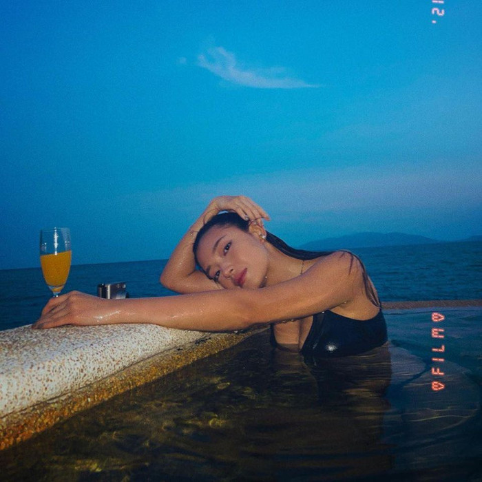 Châu Bùi đăng ảnh bikini đầy gợi cảm nhưng cộng đồng mạng chỉ quan tâm: Người chụp là BinZ? Ảnh 4