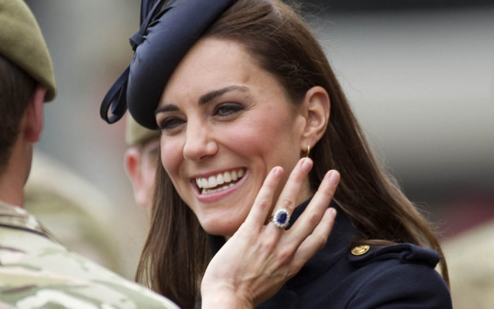 Bí ẩn tủ đồ Hoàng gia: Chuyện chưa kể đằng sau chiếc nhẫn đính hôn của Kate Middleton Ảnh 2