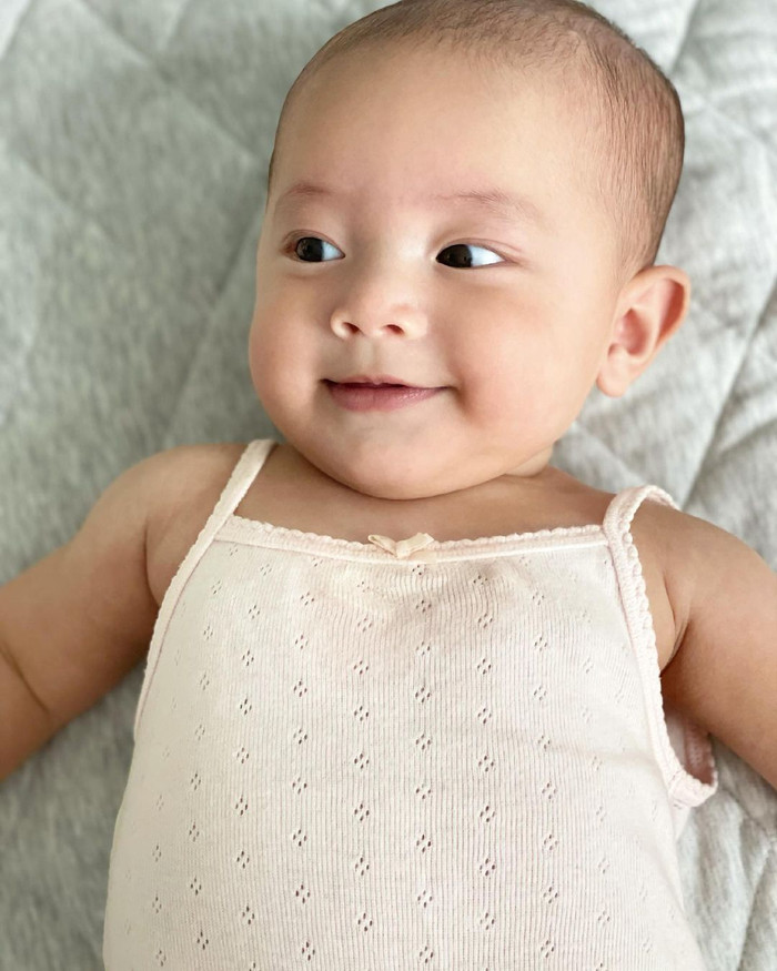 Gương mặt xinh xắn cùng biểu cảm đáng yêu của nhóc tì khiến bao người phải xao xuyến