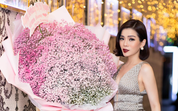 Lệ Quyên khoe ảnh mừng sinh nhật tại phòng trà của chồng cũ Ảnh 2
