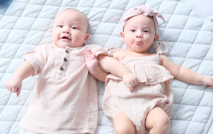 Cặp song sinh nhà Hồ Ngọc Hà tiếp tục đốn tim cư dân mạng với bộ ảnh tròn 5 tháng tuổi Ảnh 2