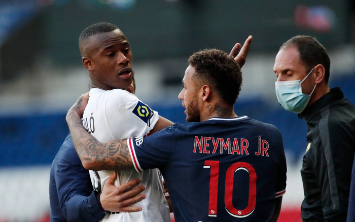 Neymar chửi bới, đòi đánh người sau khi bị đuổi khỏi sân Ảnh 2