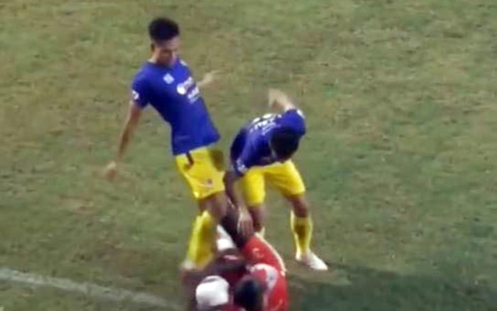 Hà Nội FC và sự xấu xí khiến bóng đá Việt Nam xấu hổ Ảnh 2