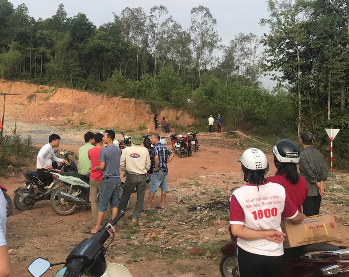 Đi chăn bò trên đồi vắng, người dân hoảng hồn phát hiện thi thể đang phân hủy Ảnh 1