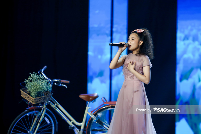 'Nguyên tố Bạc' Trang Anh kết hợp Rapper Rica làm mới hit 'Đi đâu để thấy hoa bay' đầy cảm xúc Ảnh 6