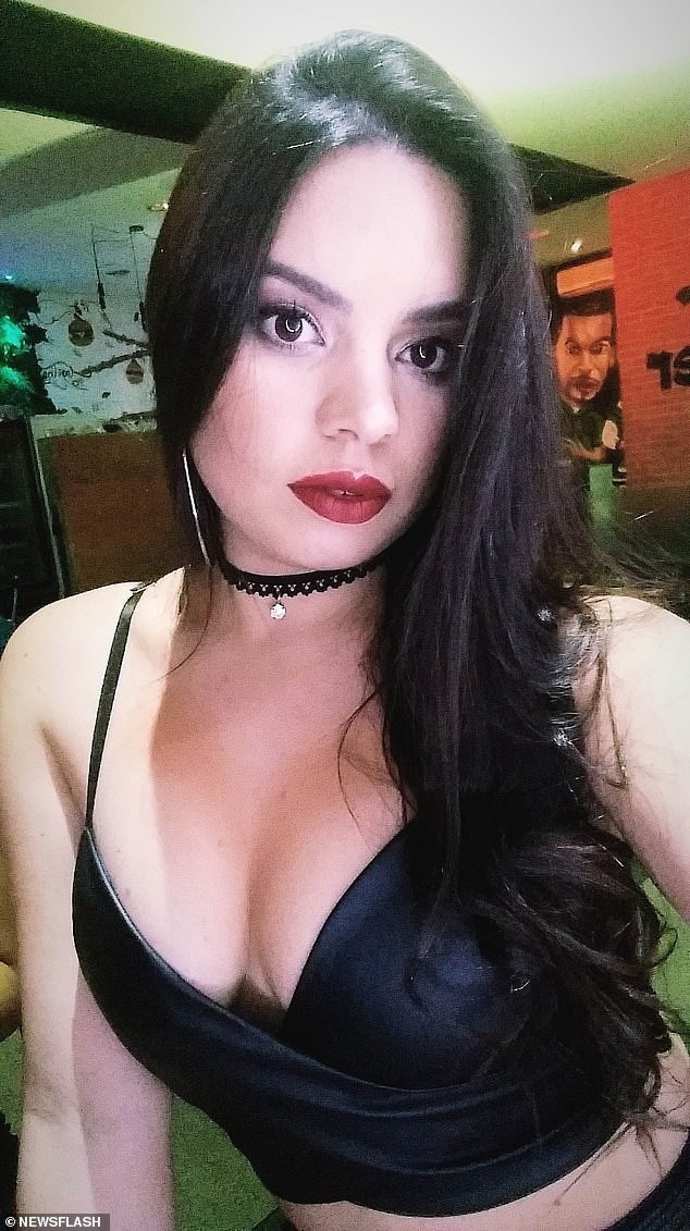 Coutinho bị gã bạn trai Maichon hành hung đến chết vì sự cố trang phục.