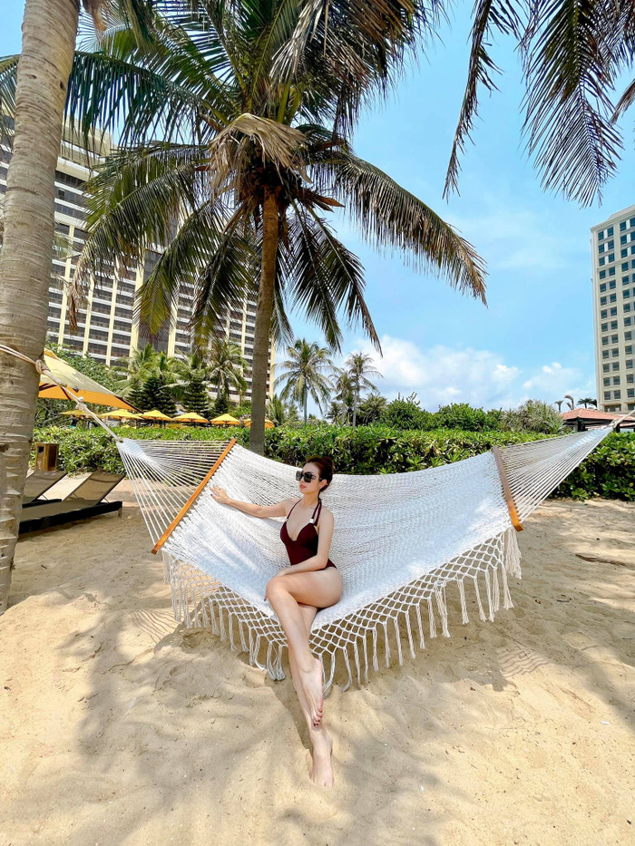 Trước đó, cô từng khiến người hâm mộ và cư dân mạng không khỏi bất ngờ và ngưỡng mộ khi tiết lộ giảm được 15kg chỉ sau 3 tháng lâm bồn