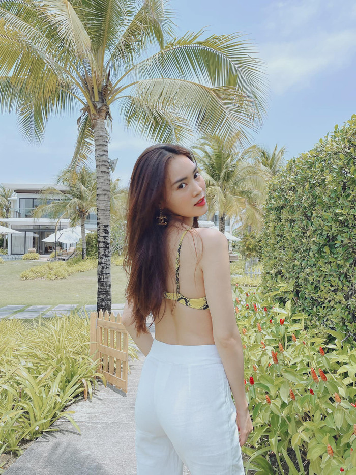 Ninh Dương Lan Ngọc 'ướt át' với bikini khoe điểm vàng cơ thể, hút hồn triệu fan Ảnh 4
