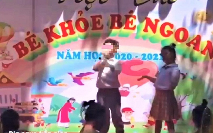 Xôn xao đoạn clip trẻ mầm non hát 'địa ngục trần gian' trên sân khấu của trường, Hiệu trưởng lên tiếng? Ảnh 2
