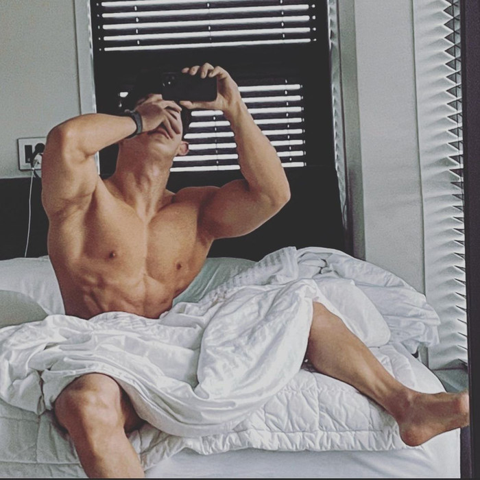 Ngoài những bức ảnh khoe thân quá đà, Wonho sau khi rời nhóm có gì? Ảnh 3