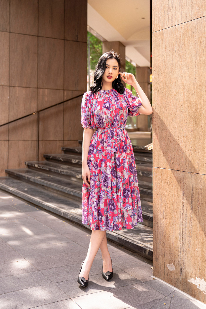 Khi đi sự kiện, chân dài hay mặc gợi cảm, lộng lẫy nhưng trong đời thường cô chuộng sự nhẹ nhàng, nữ tính.