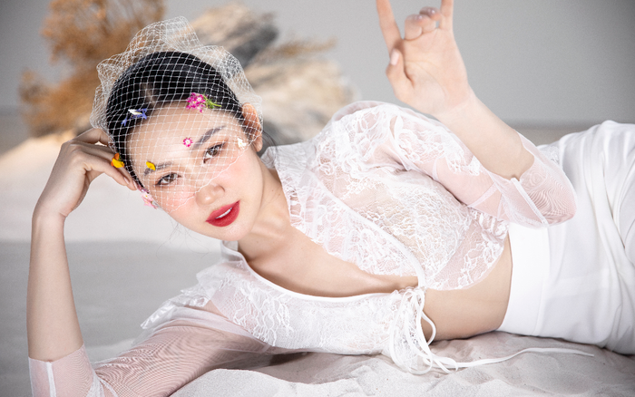 Đánh dấu tuổi mới, Thúy Ngân khoe nhan sắc thăng hạng đẹp mơ màng tựa nàng thơ Ảnh 2