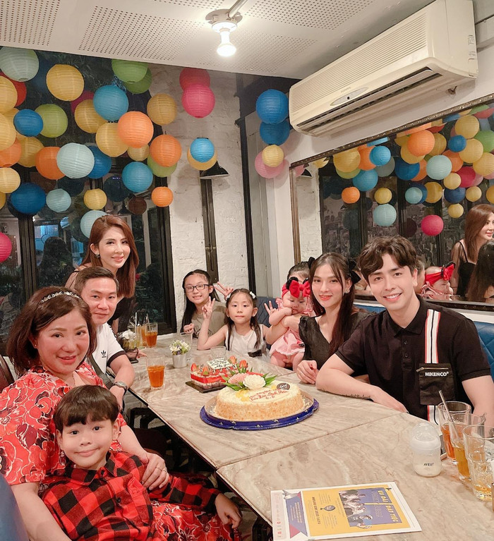 Vì mẹ và Thu Thủy hiện tại đều có gia đình riêng nên khoảng cách giữa hai mẹ con ngày càng xa. Nữ ca sĩ bày tỏ mong muốn kéo mọi người về ở chung mà chưa làm được.