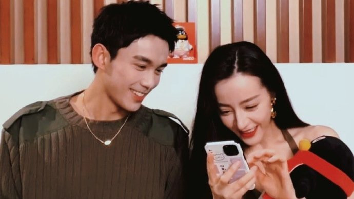 Địch Lệ Nhiệt Ba bén duyên với Ngô Lỗi, chính thức cho Hoàng Cảnh Du ra 'chuồng gà' Ảnh 4