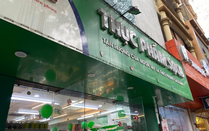 Cửa hàng bị tố bán cá kho có giòi bò lúc nhúc.