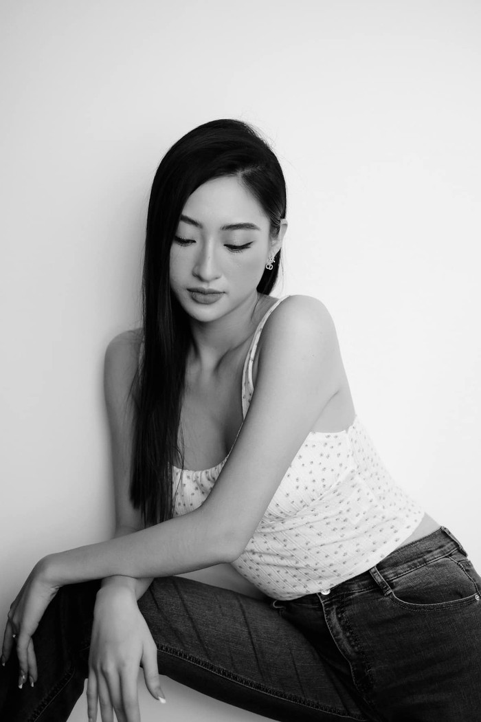 Những khoảnh khắc trên khuôn mặt xinh đẹp của nàng Hoa hậu được lột tả qua từng shoot ảnh chụp&nbsp;