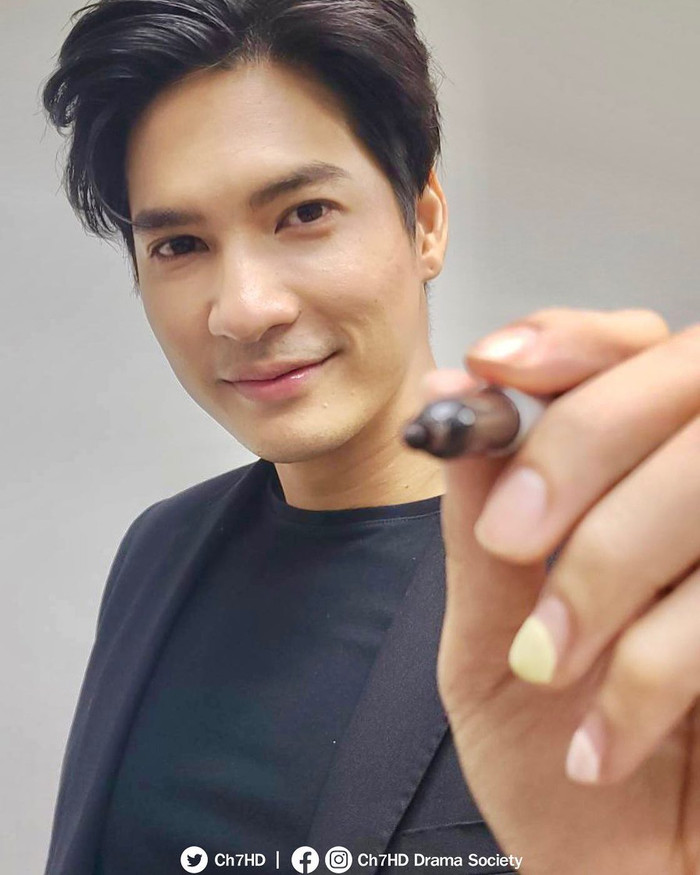 Mike Pattaradet chính thức gia hạn hợp đồng với TV7, đánh tan tin đồn 'bỏ đài theo bạn gái' Ảnh 12