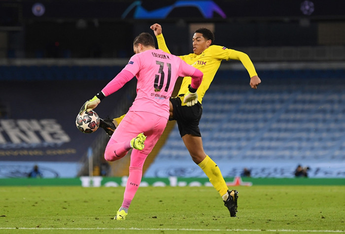 Man City 2-1 Dortmund: Trọng tài gây tranh cãi, VAR bất lực Ảnh 1