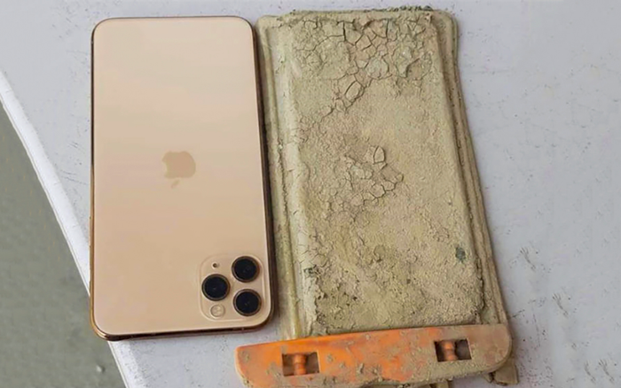 iPhone 11 Pro Max rơi xuống đáy hồ suốt 1 năm và cái kết khó tin nhưng có thật Ảnh 2