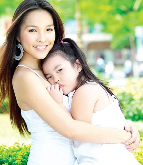 Cô cho biết mình rất thoải mái cho con đi học trễ cũng như không áp lực chuyện thi cử của cô bé.