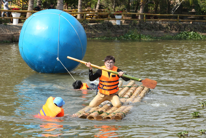 Chịu rét 10 độ C, MC Đại Nghĩa 'lao' xuống hồ tại Đà Lạt để giúp cụ bà 67 tuổi nghèo khó Ảnh 7