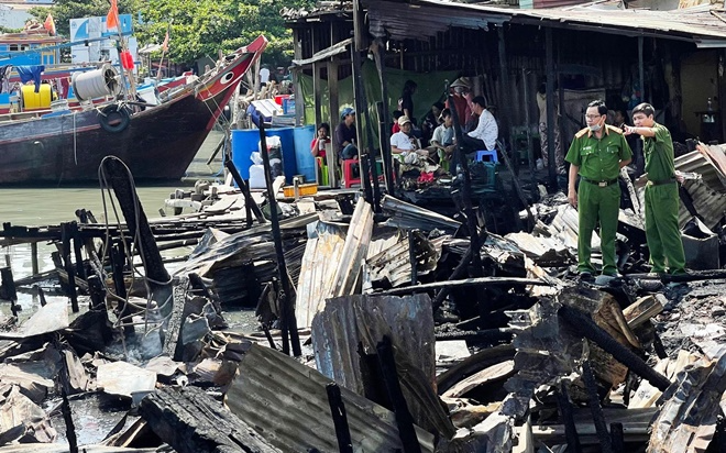 Cháy lớn thiêu rụi 9 căn nhà tạm ở Vũng Tàu Ảnh 2
