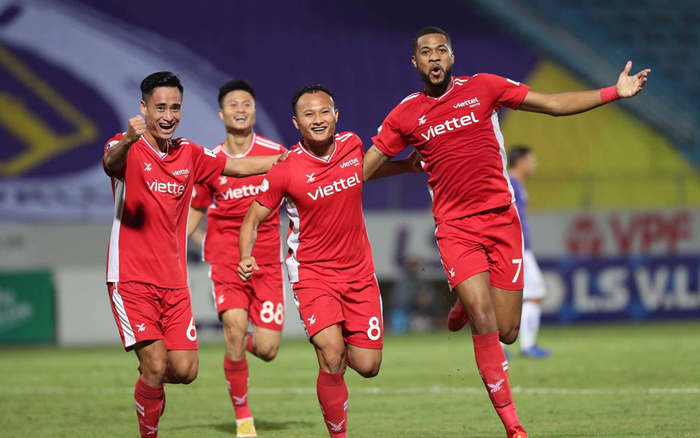 Đức Huy bị đuổi vì... đánh vào mặt đối thủ, Hà Nội FC thua Viettel! Ảnh 2