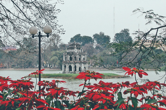 Do ảnh hưởng của rãnh áp thấp bị nén bởi không khí lạnh nên từ ngày 08/4 ở Bắc Bộ và Bắc Trung Bộ có mưa rào và dông; cục bộ có mưa vừa, mưa to. (Ảnh minh hoạ: TTXVN)