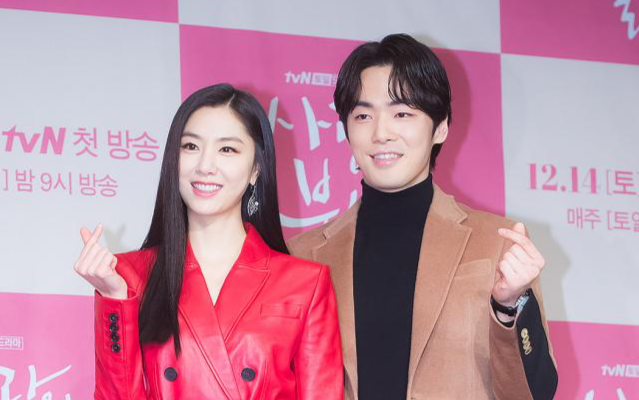 Chấn động: Seo Ji Hye - Kim Jung Hyun hẹn hò sau Son Ye Jin và Hyun Bin! Ảnh 2