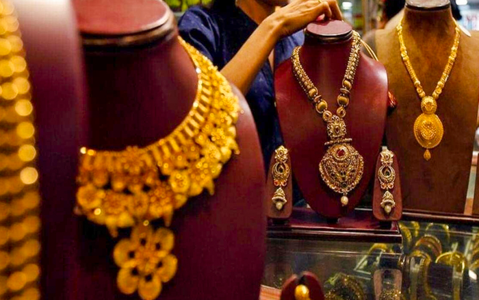 Giá vàng hôm nay 8/4: Giá vàng lên xuống chóng mặt, dân buôn lại bán tháo vàng Ảnh 2