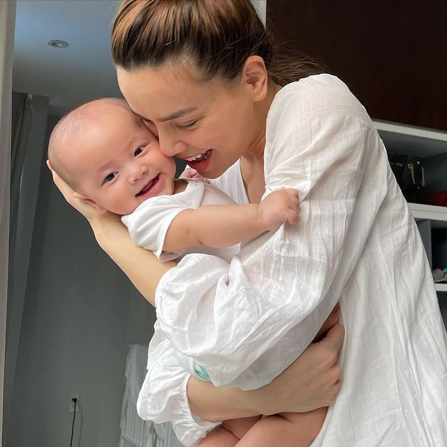 Hà Hồ khoe ảnh 'bé Ba' Lisa mới sinh đã biết điệu, dân mạng công nhận tiểu công chúa 'kiêu kỳ giống mẹ' Ảnh 2
