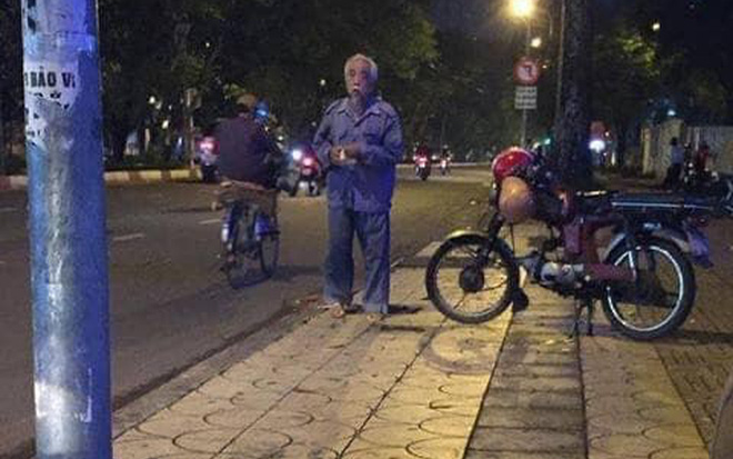 Cụ ông chạy xe ôm ế khách và lời nài nỉ 'cô ơi, cô đi giùm tui' khiến ai cũng xót xa Ảnh 2