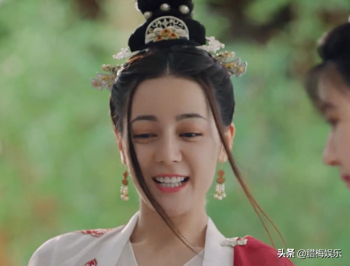 Địch Lệ Nhiệt Ba rất đẹp nhưng liệu có thích hợp đóng phim cổ trang? Ảnh 2