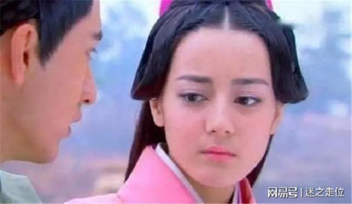 Địch Lệ Nhiệt Ba từng có nhiều khoảnh khắc kém xinh trong phim cổ trang.