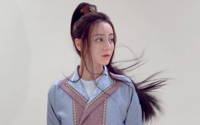 Địch Lệ Nhiệt Ba rất đẹp nhưng liệu có thích hợp đóng phim cổ trang? Ảnh 2