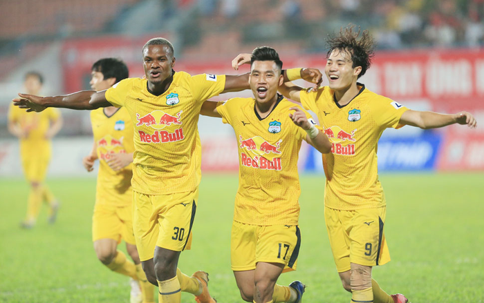 Bầu Hải thưởng nóng Văn Toàn 100 triệu và 500 triệu cho HAGL Ảnh 2