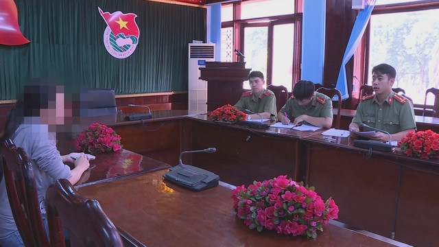 Phòng An ninh chính trị nội bộ, Công an tỉnh Đắk Lắk làm việc với bà Đ.T.T.D. Ảnh: Dân Trí