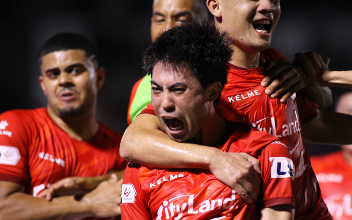 Lee Nguyễn nổ súng, TP.HCM vùi dập SLNA Ảnh 2