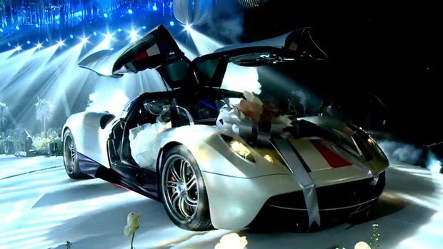 Cô nàng từng 'chơi lớn' khi đem siêu xe vào lễ cưới