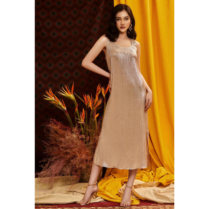 Bộ đầm màu ánh đồng nền nã phù hợp cho các 'bánh bèo' nữ tính 