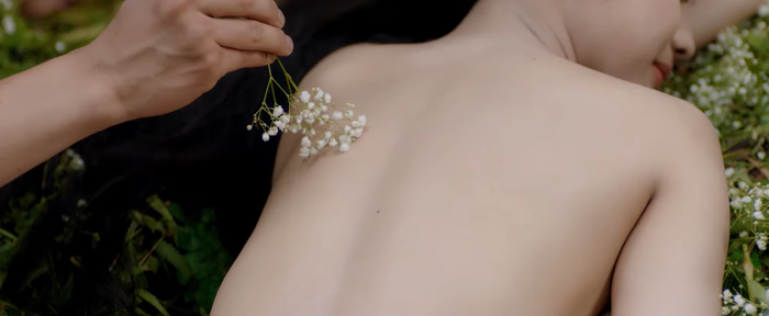 Phim cũng có không ít cảnh nóng.