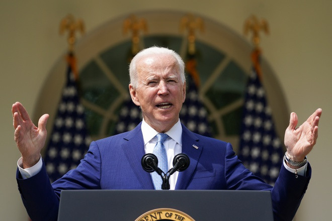 Ông Joe Biden thông báo kế hoạch kiểm soát súng tại Vườn Hồng của Nhà Trắng ngày 8/4. Ảnh: Reuters.