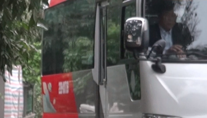 Chiếc xe di chuyển xuống Hà Nội.