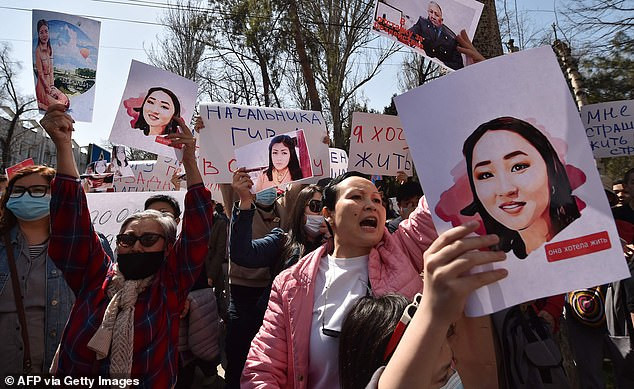 Biểu tình nổ ra sau cái chết của cô gái bị 'ép cưới'.